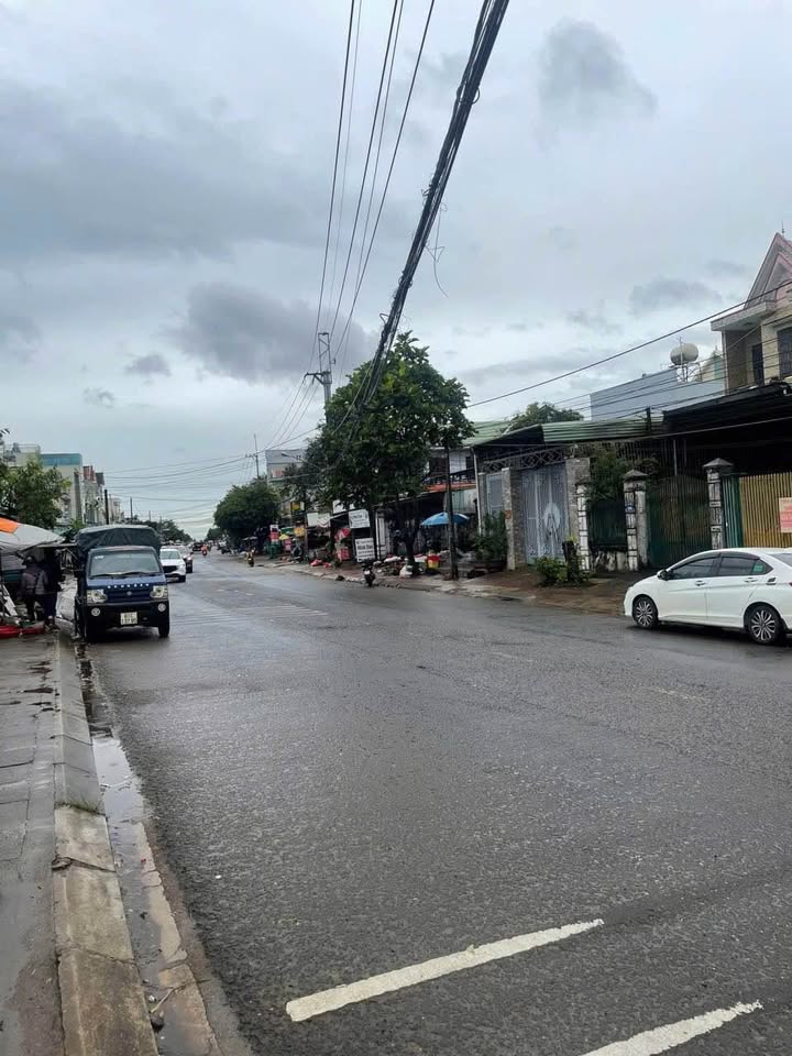 FrontHouse mặt tiền Trường Sơn, Kon Tum 425m² giá 5 tỷ - Vị trí đẹp, thuận tiện kinh doanh!