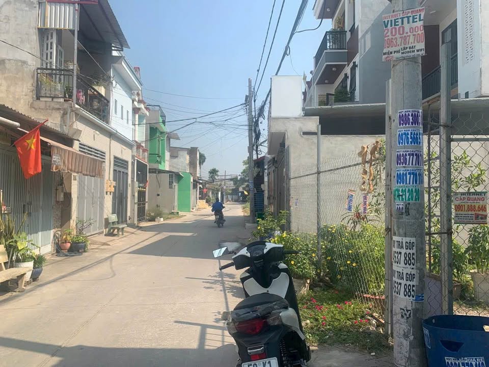 Đất thổ cư 150m² tại Bình Chánh giá 4.5 tỷ - Sổ hồng chính chủ, sang tên nhanh chóng!