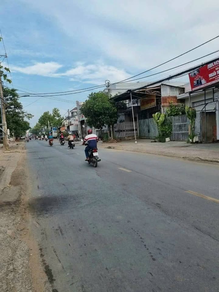 Nhà mặt tiền Hùng Vương, Trà Vinh 1196m² giá 8 tỷ - Đầu tư sinh lời ngay!