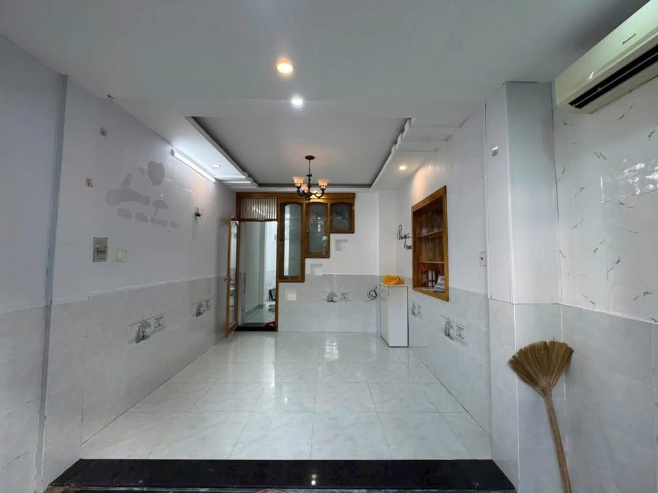 Nhà mặt tiền 127 Lý Tự Trọng, Vũng Tàu - Cho thuê 10 triệu/tháng, kinh doanh ngay!