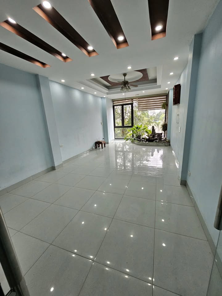 Cho thuê sàn văn phòng Tầng 2 Dịch Vụ Vạn Phúc 33m² giá 5.5 triệu - Vị trí đắc địa gần trường học