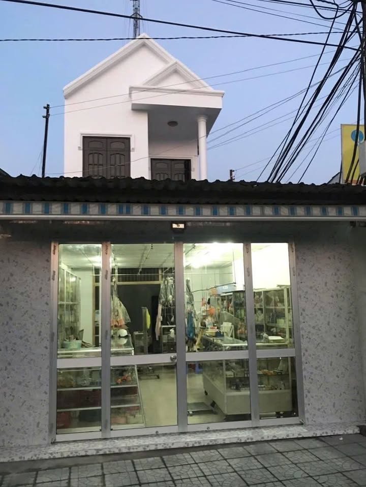 Nhà mặt tiền Lê Hồng Phong, Sóc Trăng 2 tầng giá 6 triệu - Phù hợp làm văn phòng, spa!