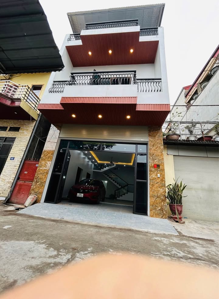 Nhà 3 tầng Hoàng Văn Thụ 80m² giá 4.15 tỷ - Khu vực sầm uất, tiện nghi!