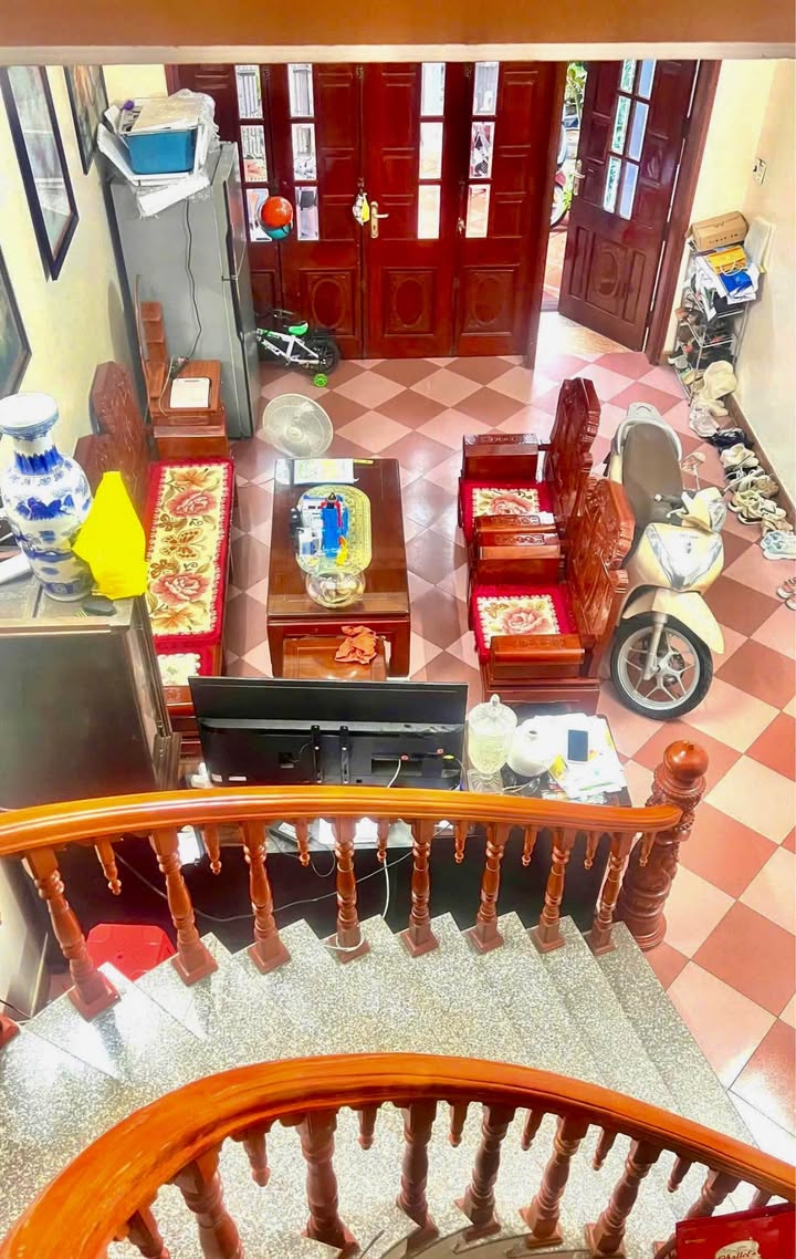 Nhà 3 tầng Tân Sơn 98m² giá 6 tỷ - Gần chợ Tây Thành, tiện ích đầy đủ!