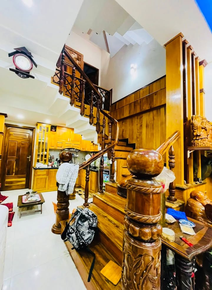 Nhà 3 tầng K408 Tôn Đản, 50m² giá 3.9 tỷ - Nội thất gỗ sang trọng