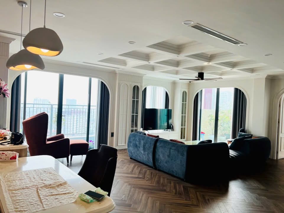 Căn hộ cho thuê One 18 Ngọc Lâm 300m² giá 30 triệu - Sang trọng và tiện nghi!