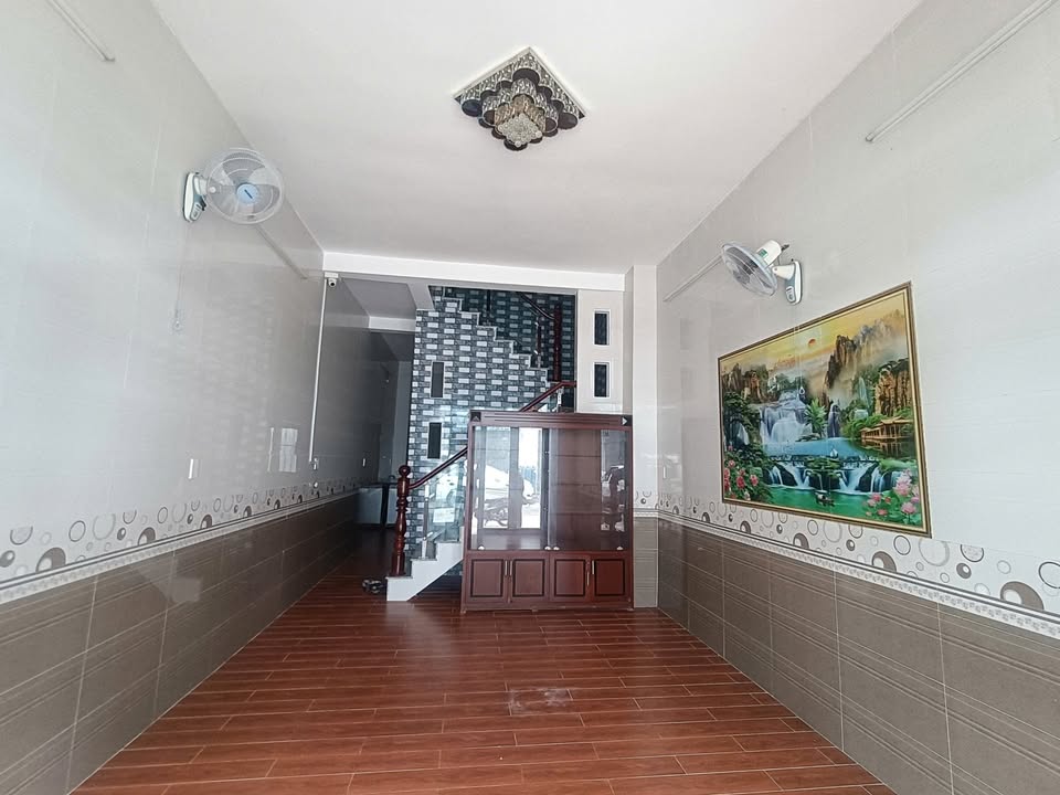 Nhà liền kề KDC Trần Quang Diệu, Sóc Trăng 48m² giá 1.65 tỷ - Thiết kế hiện đại, sẵn sàng vào ở!