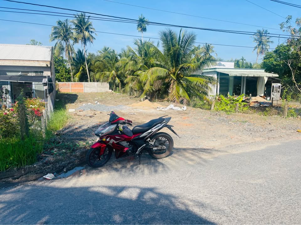 Đất nền mặt tiền DH 26 xã Phú Quới, Vĩnh Long 500m² - Giá chỉ 2 tỷ!