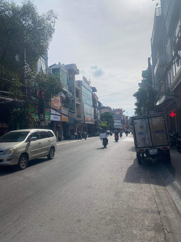 Nhà 3 tầng mặt đường Thành Chung, 67m² - Kinh doanh sầm uất tại Nam Định!