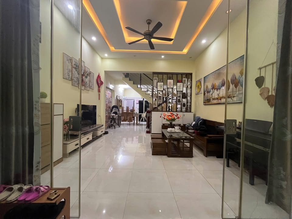 Nhà 2 tầng tại Cát Bi, Hải Phòng, 60m² giá chỉ 1,95 tỷ - Sân cổng riêng hiếm có!