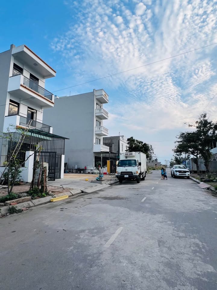 Đất nền ô TDC Hà Khánh B 96m² giá 3 tỷ - Sổ đỏ chính chủ, vị trí đắc địa gần biển!