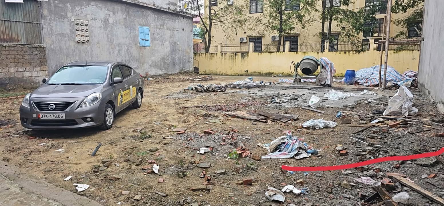 Đất ở Bùi Huy Bích, Vinh 70,3m² giá 2 tỷ - Vị trí đắc địa, giao thông thuận lợi!