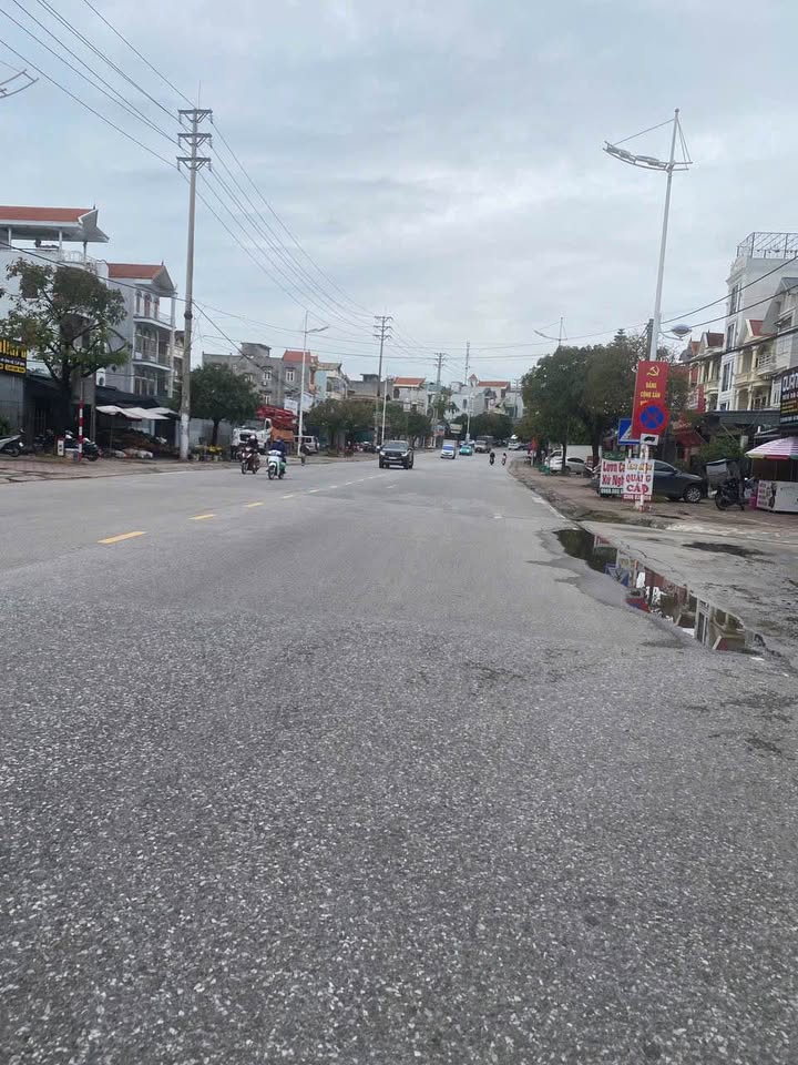 Nhà 3 tầng mặt tiền quốc lộ 18, phường Hải Yên, 100m² - Vị trí kinh doanh sầm uất!