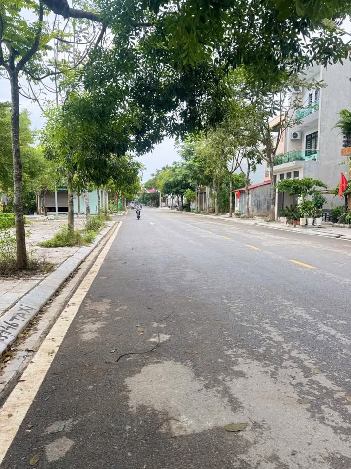 Nhà 3 tầng chính chủ tại Đồng Tâm, Vĩnh Yên 100m² giá 6 tỷ - Thiết kế hiện đại, vị trí đắc địa!