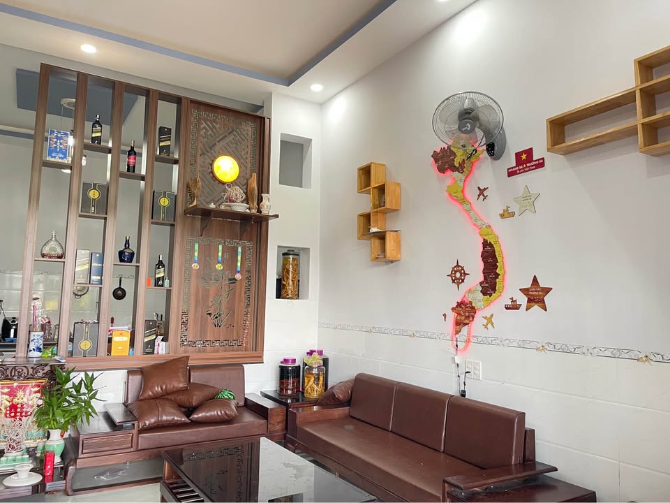 Nhà mới bán tại Tân Xuân, Đồng Xoài 110m² giá chỉ 1 tỷ - Full nội thất sang trọng!