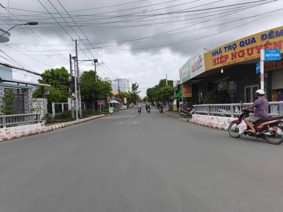 Nhà 1 trệt 1 lầu mặt tiền đường Đồng Khởi, 226m² giá 5.5 tỷ - Cơ hội đầu tư tuyệt vời!