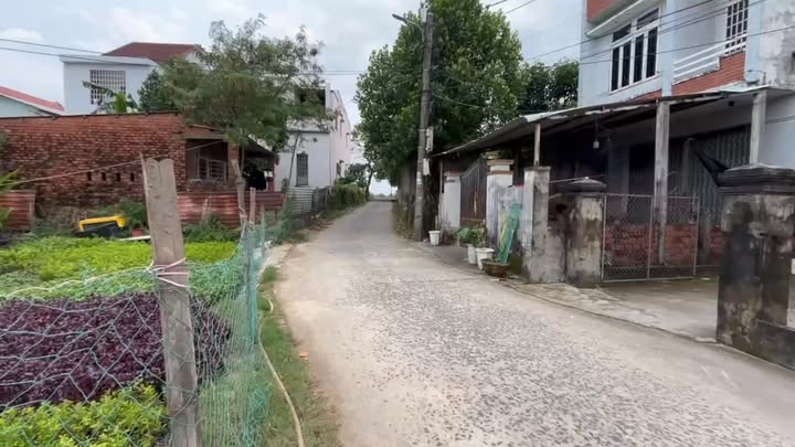 Đất nền Hòa Tiến Đà Nẵng 200m² giá 2.3 tỷ - Lô góc 2 mặt tiền thuận lợi!