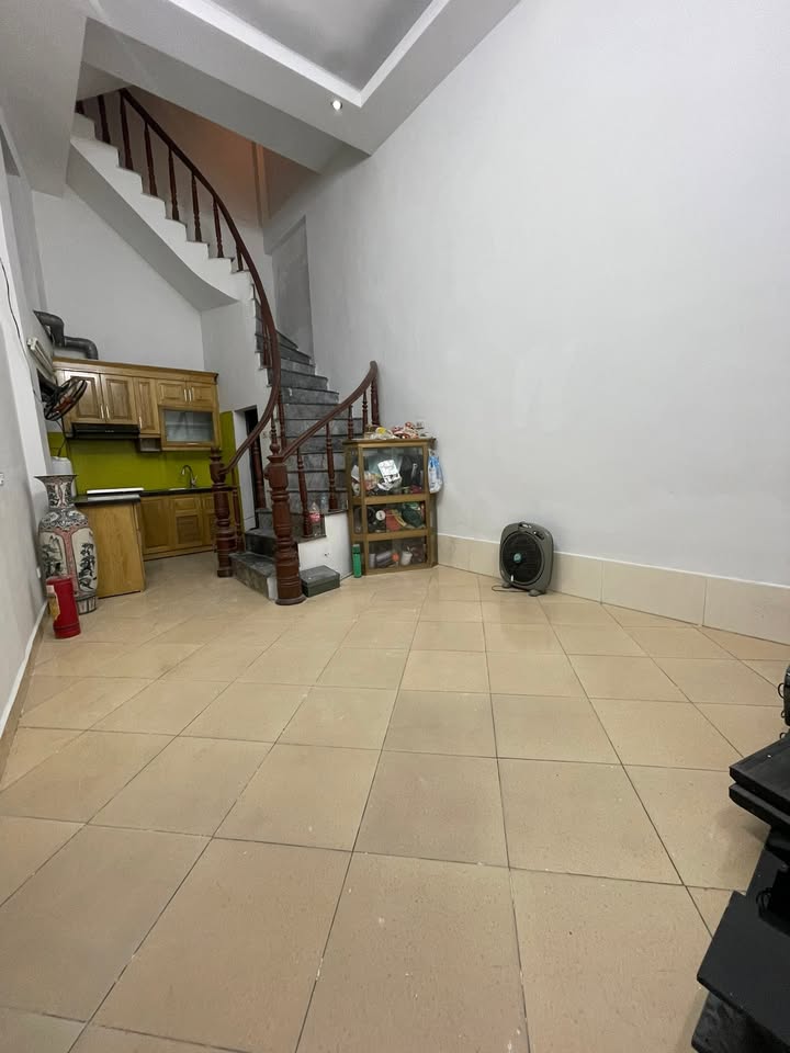 Nhà nguyên căn tại ngõ 93 Hoàng Mai 30m² giá 6.5 triệu - Phù hợp với gia đình, nhóm bạn!