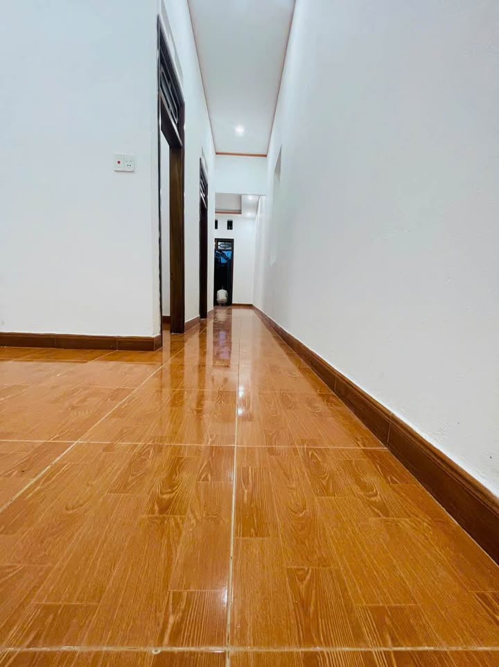 Nhà phố 56 Ngô Gia Khảm, Pleiku 100m² giá 1.4 tỷ - Hướng Đông, ô tô vào tận nơi!