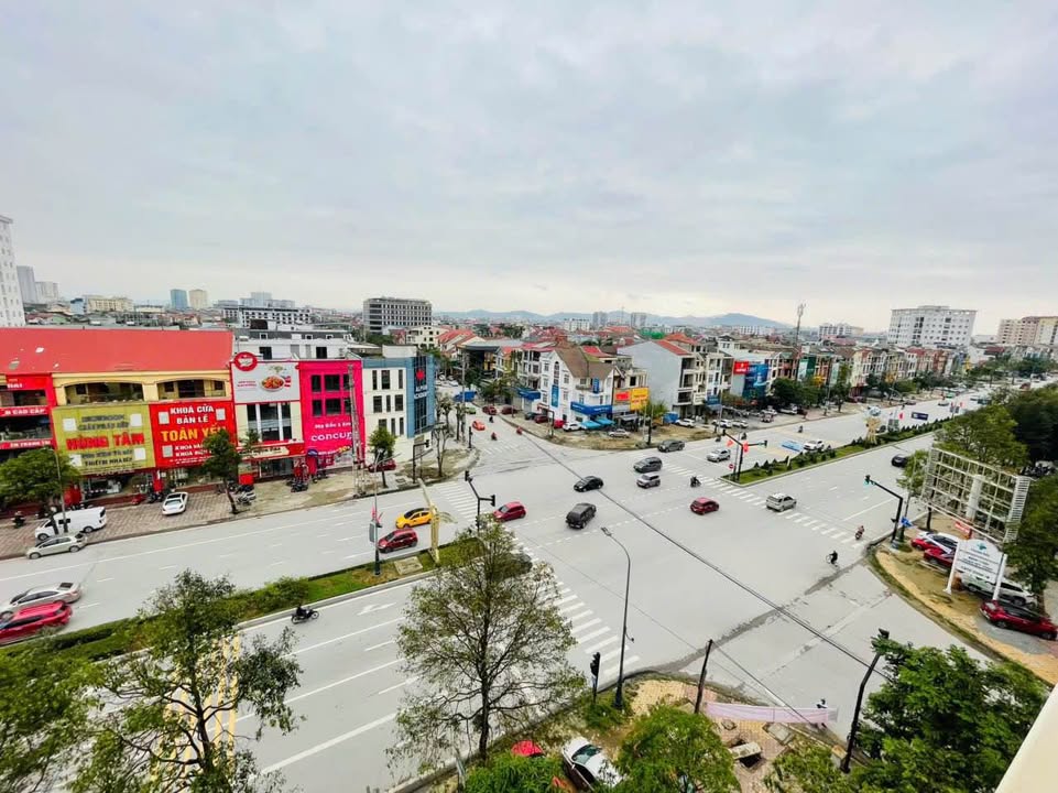 Chung cư A2 mặt đường Lê Nin 62m² giá 2.75 tỷ - View đẹp, tiện ích đầy đủ!