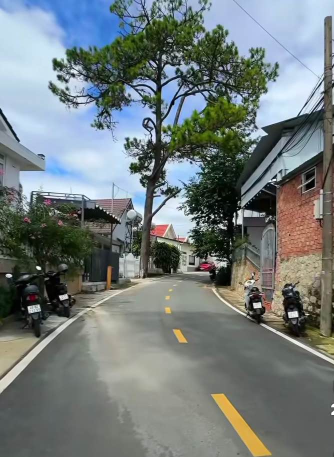 Nhà góc 2 mặt tiền Đà Lạt 100m² giá 4.8 tỷ - Vị trí đẹp, tiềm năng kinh doanh!