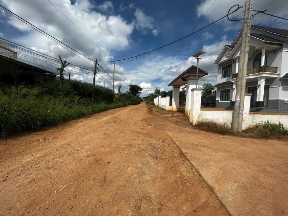 Đất mặt tiền đường DH12, Đức Trọng 1318m² giá 5.8 tỷ - Cơ hội đầu tư tuyệt vời!