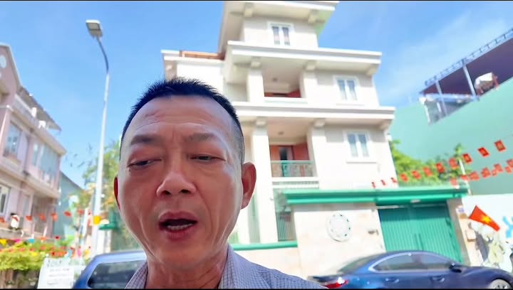 Biệt thự mặt tiền Nguyễn Thành Ý, Quận 1 - 239m² giá chỉ 128 tỷ - Full nội thất cao cấp!