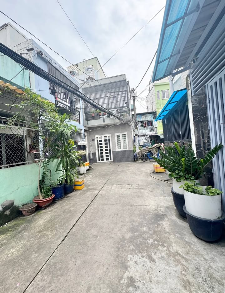 Nhà đẹp hẻm xe hơi Bà Hom Q6 82.1m² chỉ 9 tỷ - Khu an ninh, dân trí cao!