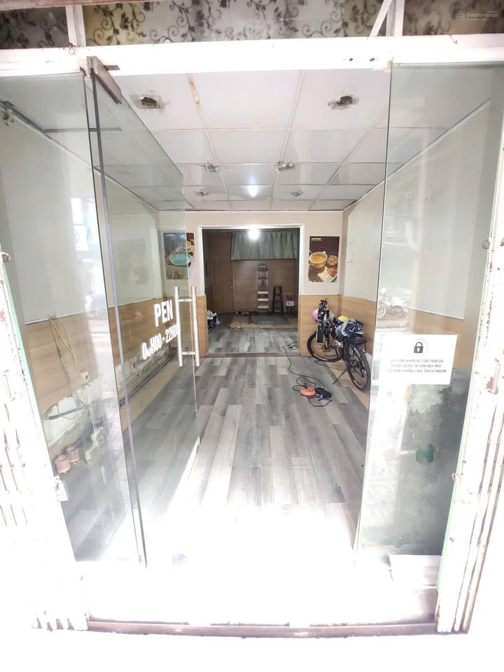 Nhà cho thuê tầng 1 tại Phương Mai, Đống Đa, 76m² - Nhận ngay, không sửa xe!