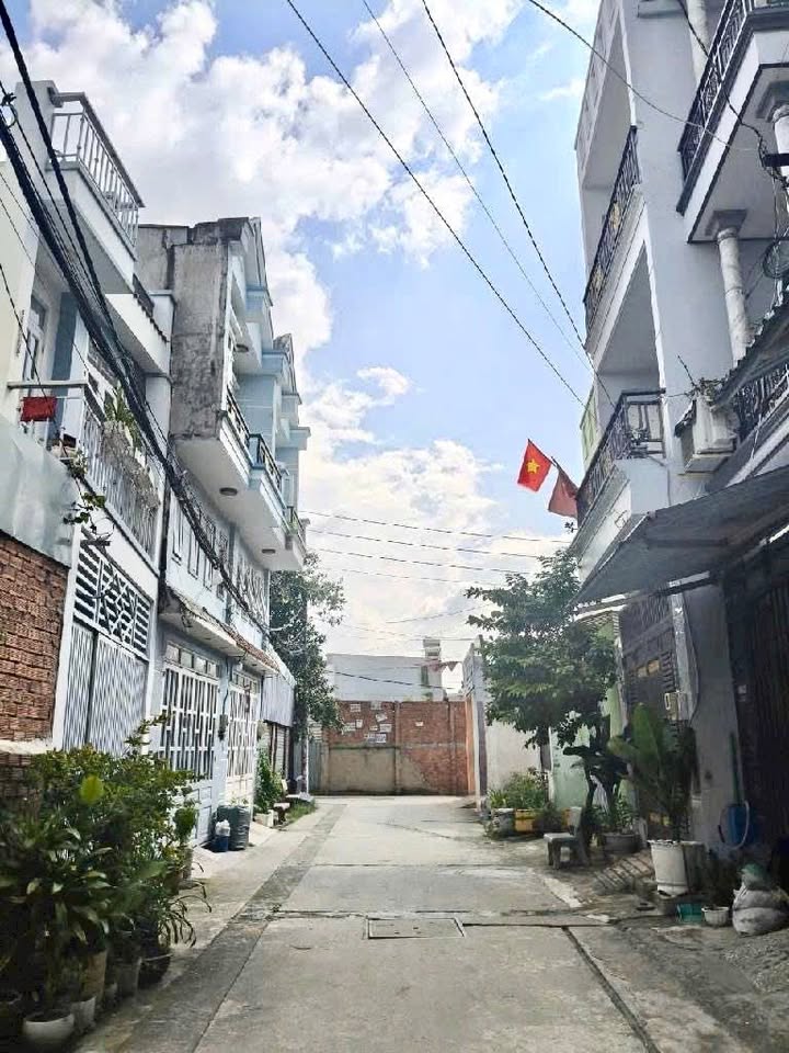 Nhà 1 trệt 1 lửng tại Tân Chánh Hiệp, 77m² giá 4 tỷ - Tiện ích xung quanh đầy đủ!