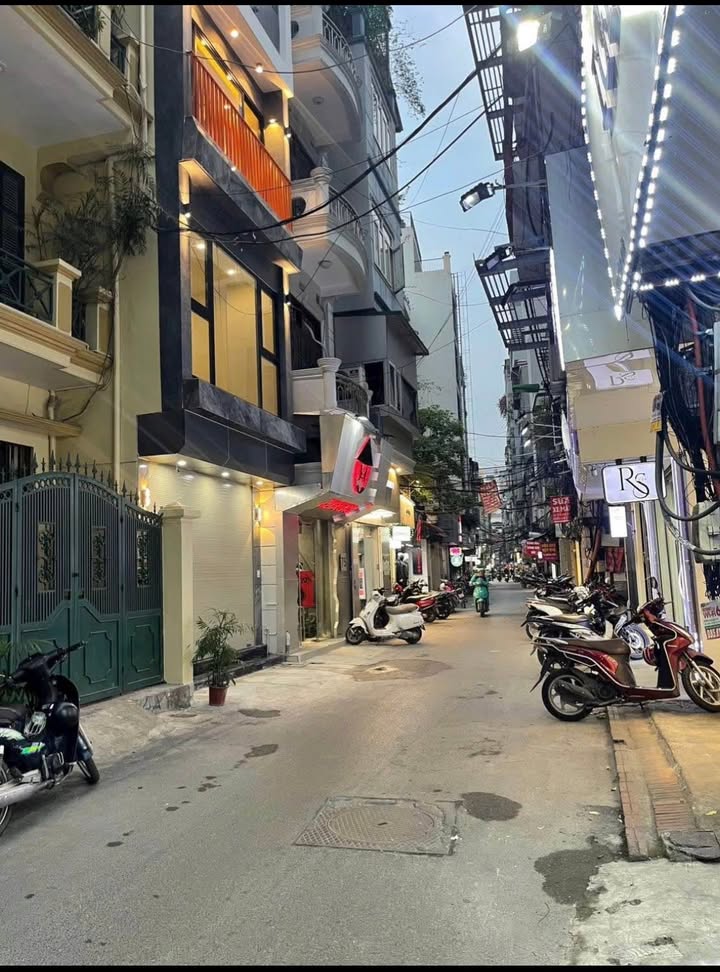 Nhà mặt ngõ kinh doanh Hoàng Cầu, Đống Đa 62m² giá 29 tỷ - Thiết kế hiện đại, thang máy