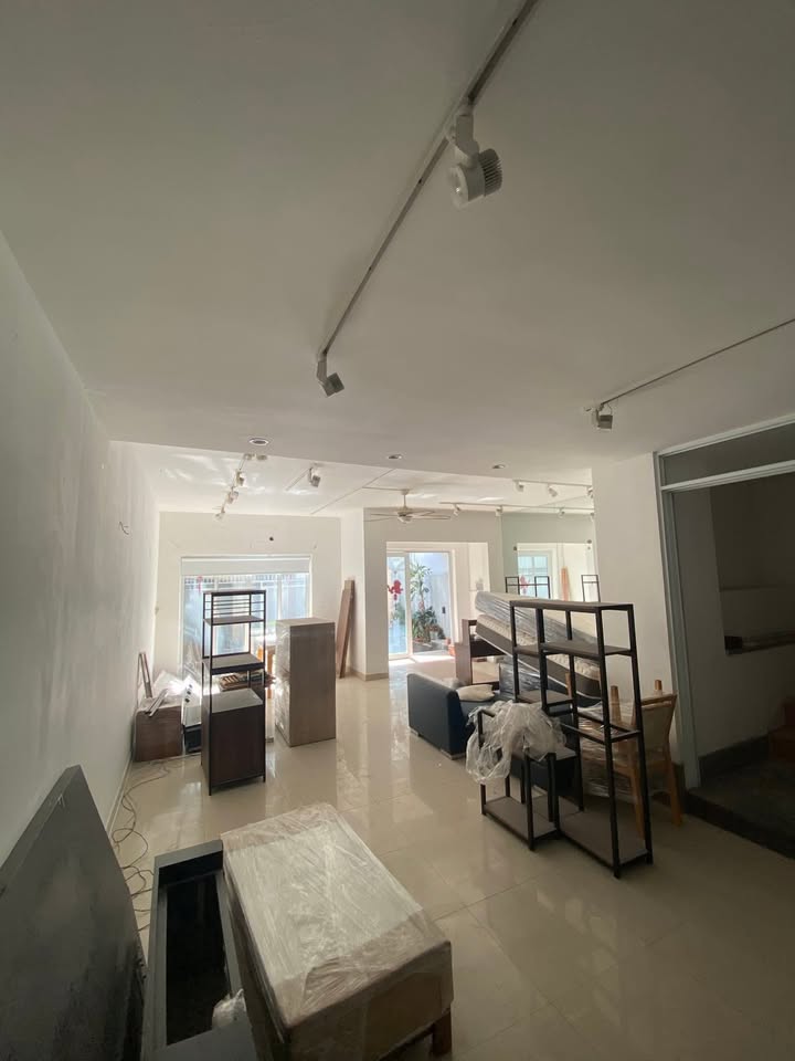 Biệt thự mặt tiền cho thuê Nguyễn Đình Chính 256m² - Phù hợp văn phòng và kinh doanh!