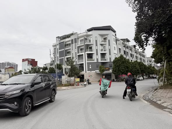 Đất Thượng Thanh Long Biên 56m² giá 12 tỷ - Vỉa hè kinh doanh sầm uất!