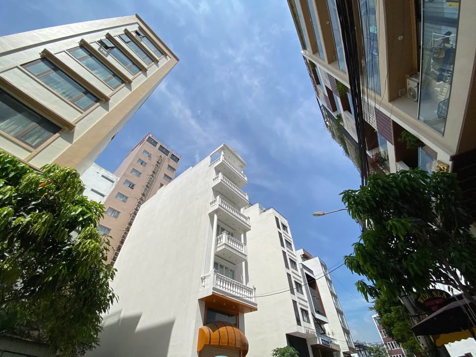 FrontHouse đường Núi Thành 140m² - Cần gả gốc 2 mặt tiền ngay quảng trường 29/3!