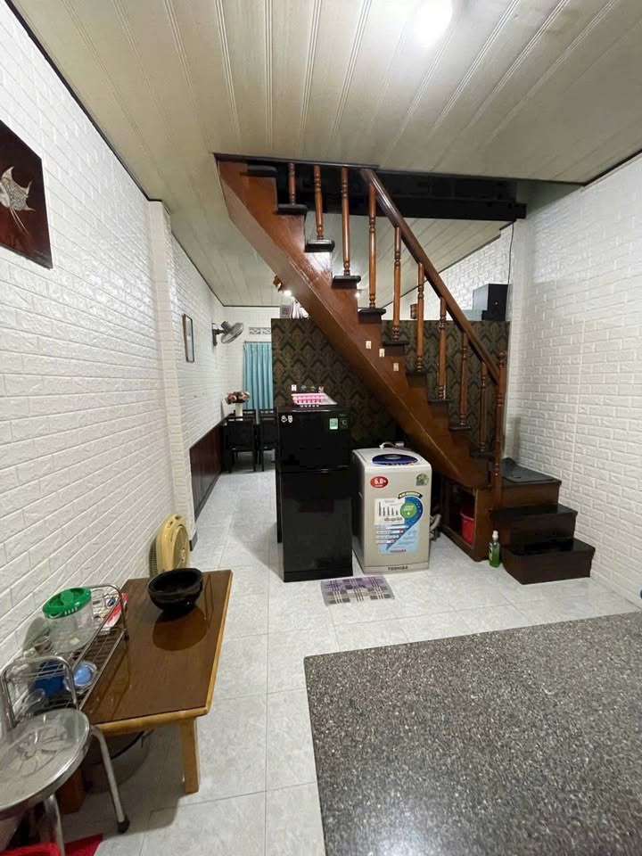 Nhà nguyên căn hẻm 2/4 Vạn Thắng Nha Trang 1PN - Đầy đủ nội thất, giá chỉ 4 triệu!