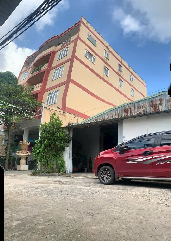 Kho xưởng Hóc Môn 400m² giá 14 tỷ - Đường xe tải vào tận nơi!