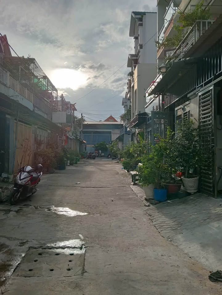 Nhà 3 tầng An Phú Đông, Quận 12 - Diện tích 56m², giá chỉ 4.75 tỷ VND - Sẵn sàng vào ở!