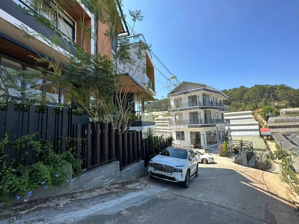 Bán đất Vạn Thành Đà Lạt 558m² giá 9.9 tỷ - View thoáng đẹp, xây dựng tự do!