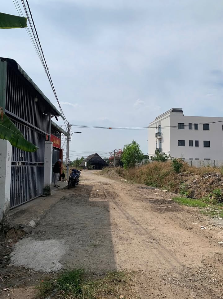 Dãy trọ Bàu Bàng 180m² giá 1.6 tỷ - Thu nhập ổn định 8 triệu/tháng!