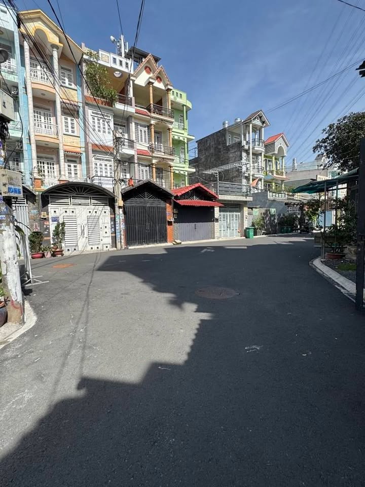 Nhà 4 tầng đường Nguyễn Ảnh Thủ, quận 12, 70m² giá 7 tỷ - Chính chủ bán gấp!