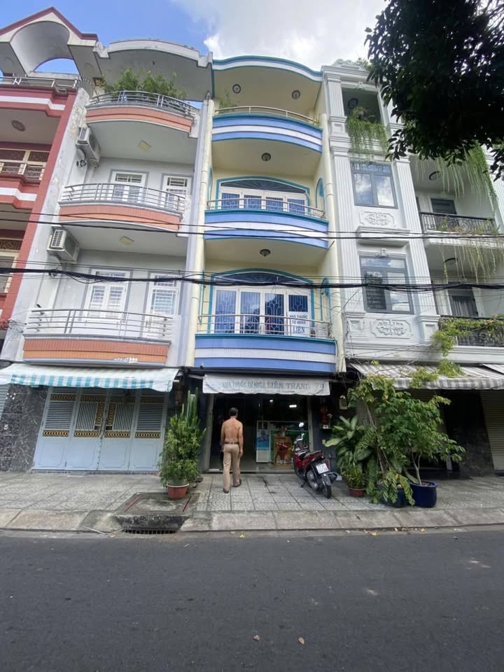 Bán nhà mặt tiền đường 33, quận 6, diện tích 56m² - Sổ hồng chính chủ, kinh doanh sầm uất!