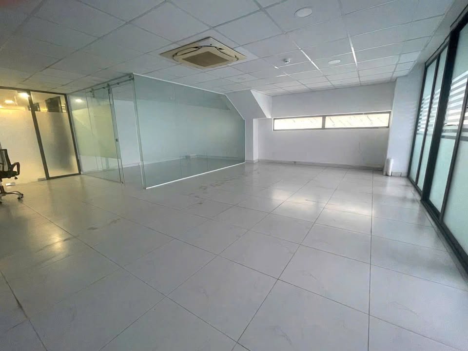 Văn phòng cho thuê quận 10 60m² giá 15$/m² - Căn góc 2 mặt tiền thoáng mát!
