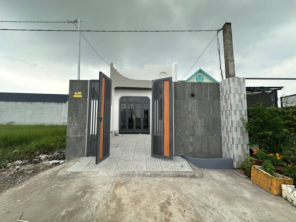 Nhà đẹp ấp 4 xã Đức Hòa Đông 130m² giá 1.95 tỷ - Sổ hồng riêng chính chủ!