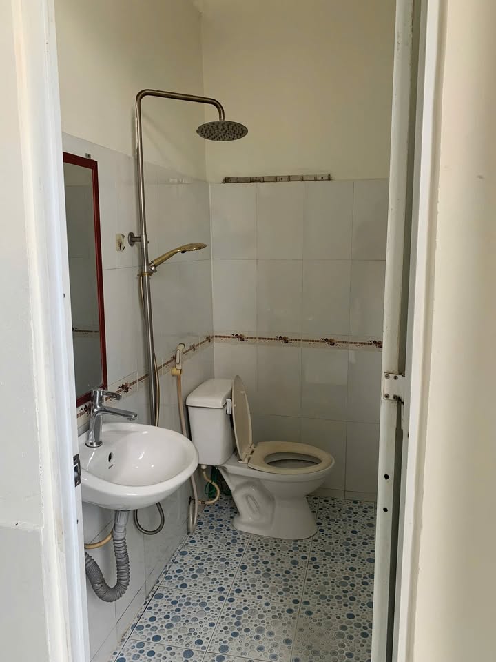 Nhà nguyên căn đường Tây Lân 68m² giá 5 triệu - Mặt tiền hẻm lớn, xe tải vào thoải mái!