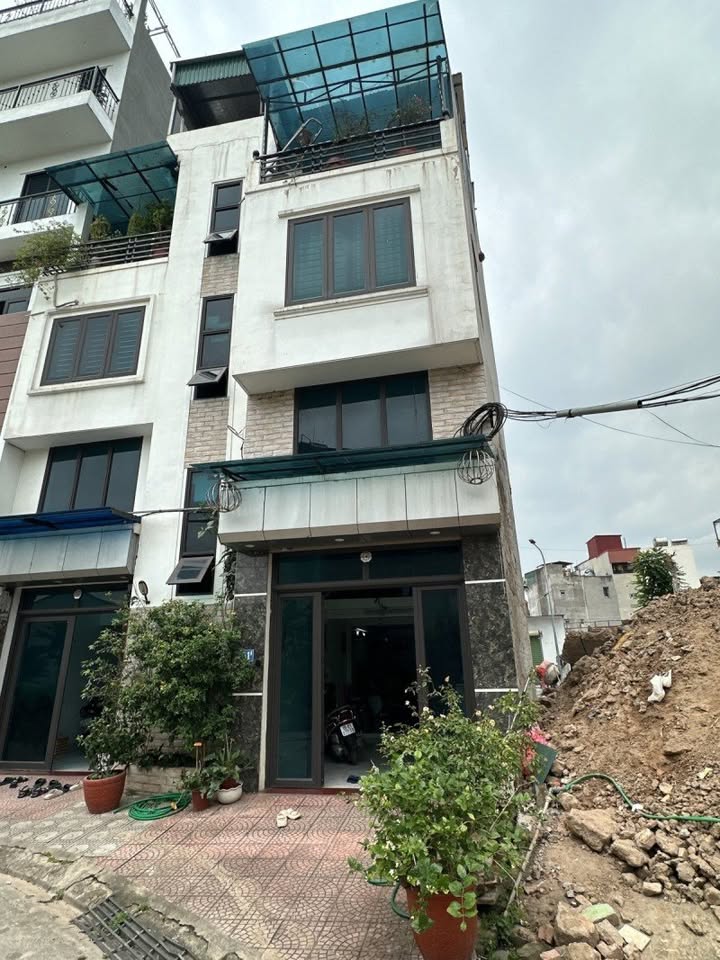 Nhà mặt phố Vườn Hồ 1, Cự Khối 43m² giá 8 tỷ - Kinh doanh đỉnh cao!