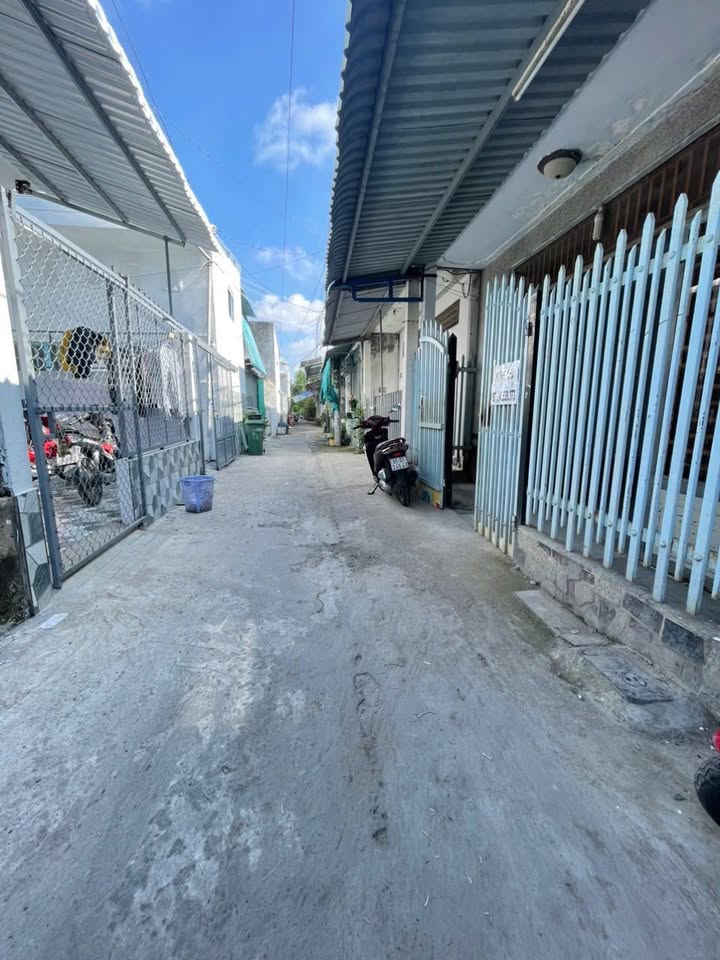 Nhà cho thuê Hẻm LT 12-20, Nguyễn Văn Cừ, Ninh Kiều, Cần Thơ 75m² giá 3 triệu - Tiện nghi đầy đủ!