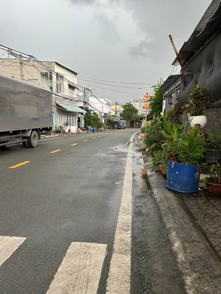 Nhà phố 77m² Thủ Đức giá 4.48 tỷ - Hẻm thông thoáng, tiện ích đầy đủ!