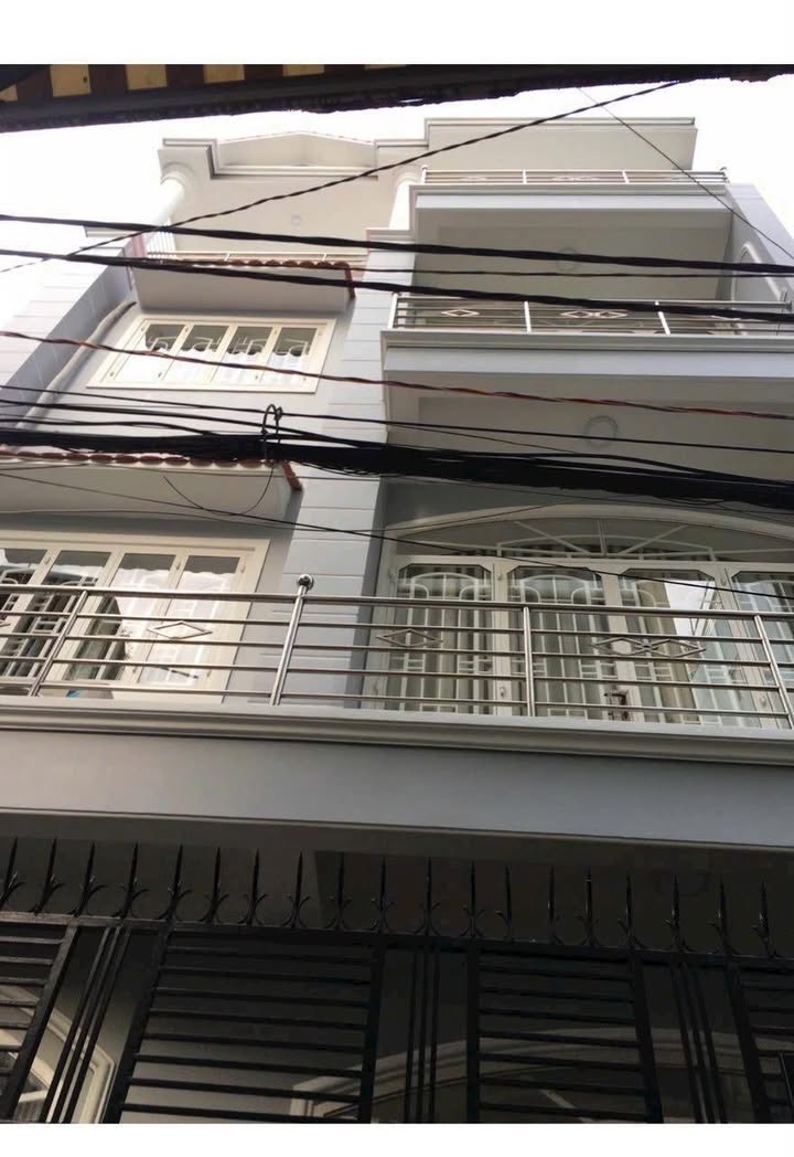 Nhà phố 118 Trần Quang Diệu, Quận 3, 55m² giá 10.6 tỷ - Kết cấu vững chắc, hẻm xe hơi rộng!