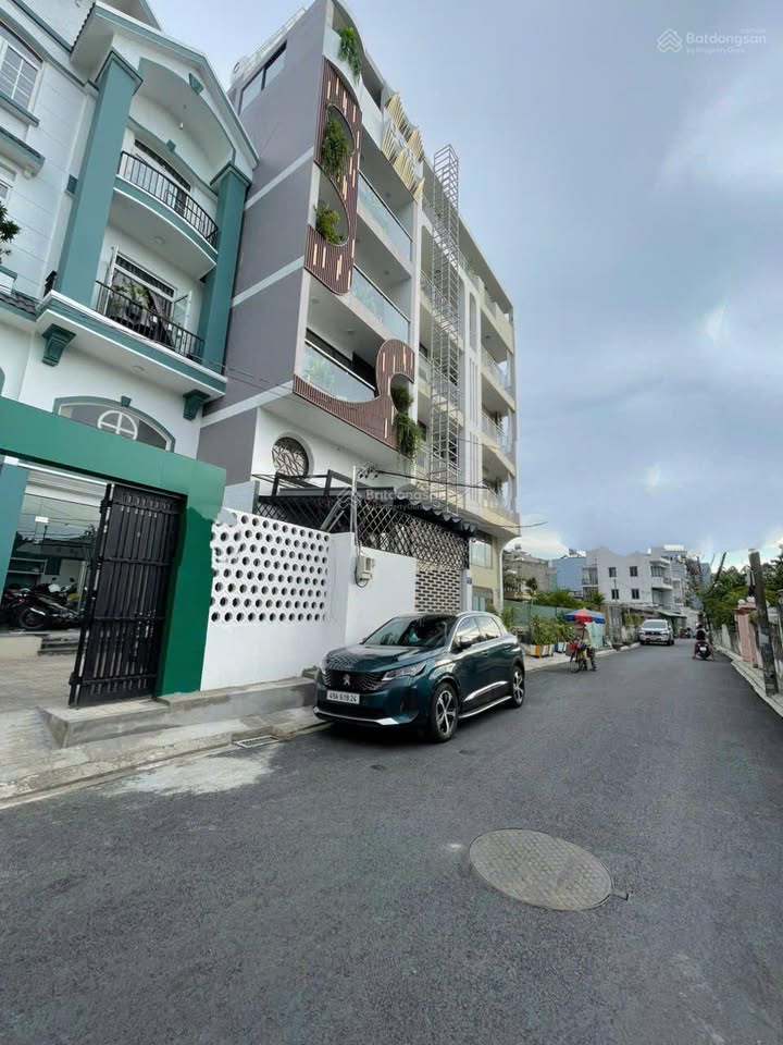 FrontHouse Nguyên Hồng, Bình Thạnh 110m² giá 12.7 tỷ - Khu dân trí cao, giao thông thuận tiện!