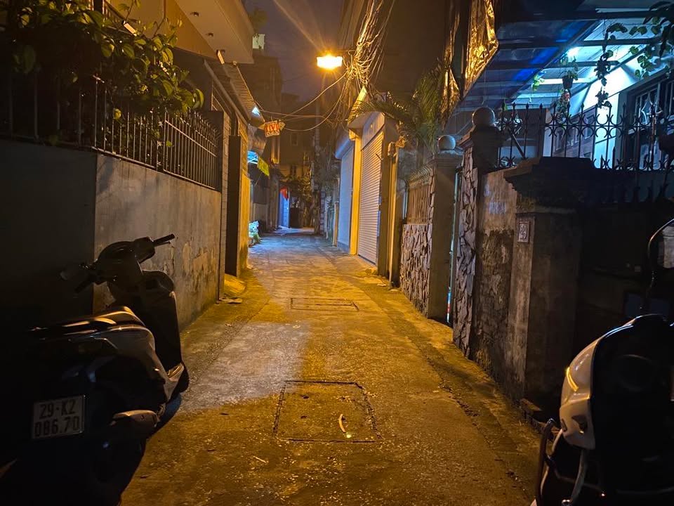 Nhà 3 tầng Ngọc Thụy 183m² giá 23 tỷ - Pháp lý rõ ràng, ô tô vào tận nơi!